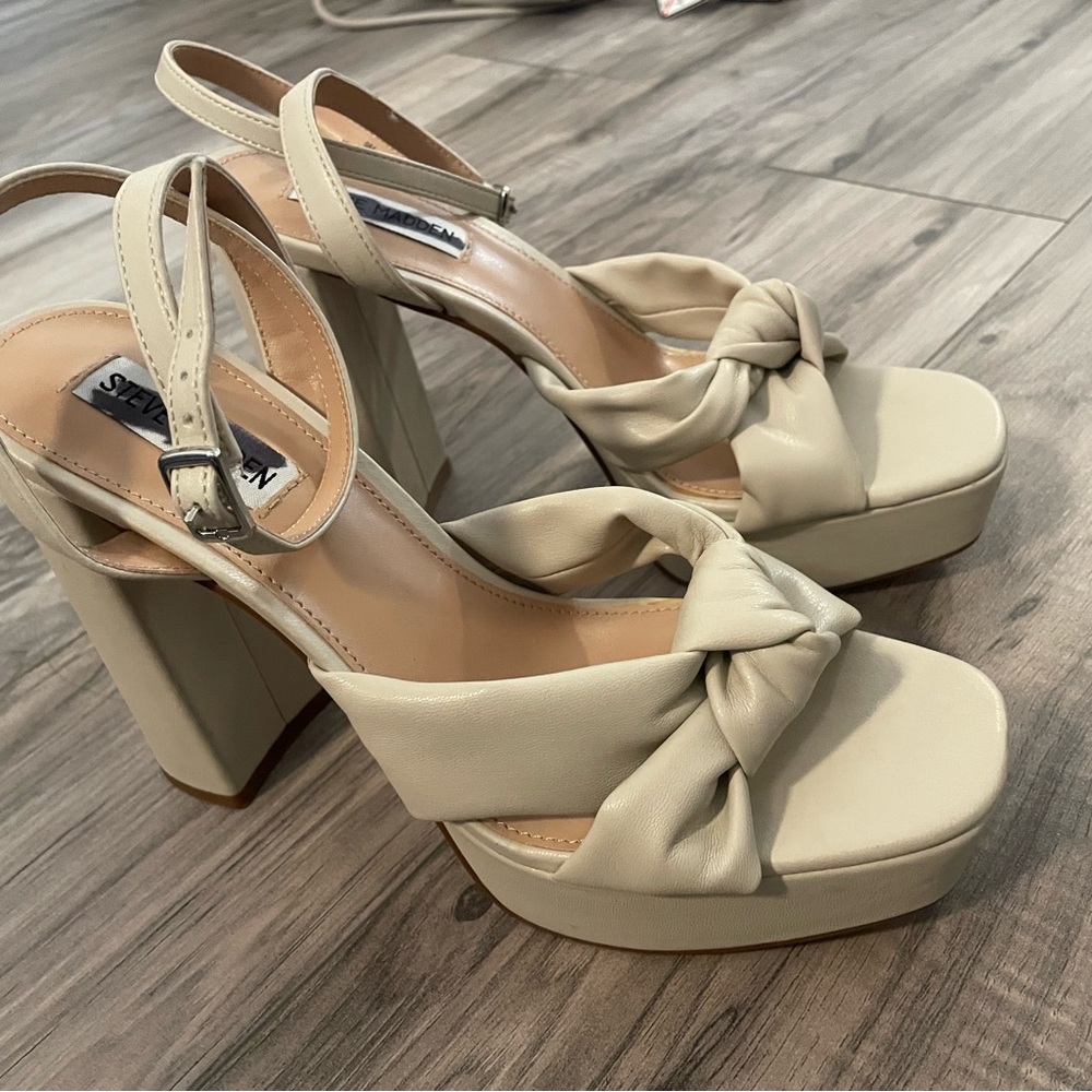 Steve Madden Beige Knotted Platform Heels